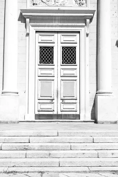 Detail in wand türe italien land europa architektur und holz th — Stockfoto