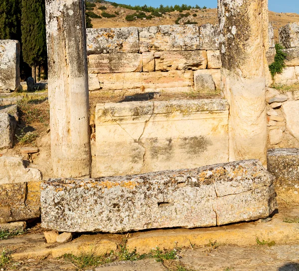 Och den romerska templet historia pamukkale gamla konstrueras i — Stockfoto