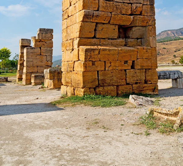 Y la historia del templo romano pamukkale antigua construcción en como — Foto de Stock