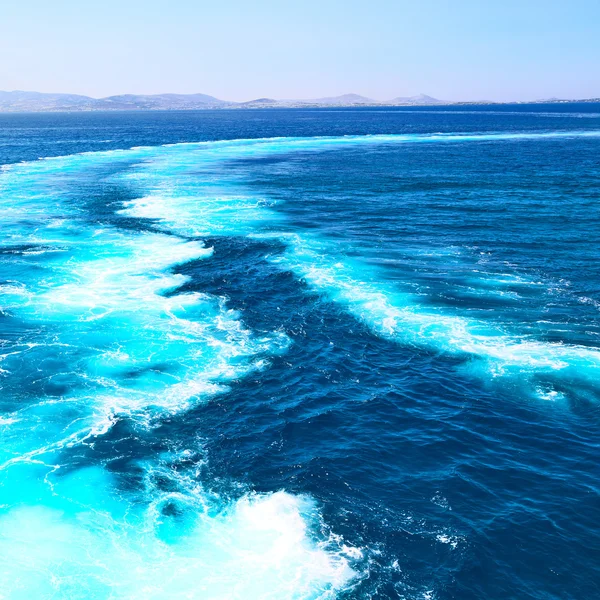 Zon schuim en schuim in de zee van mediterrane Griekenland — Stockfoto