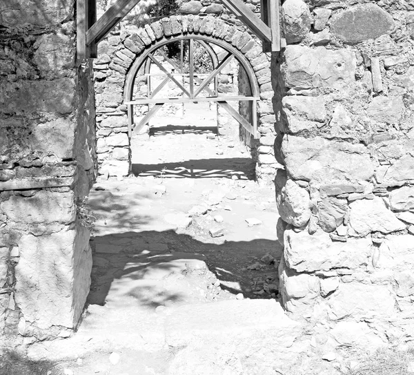 Olympos arbusto puerta en myra la vieja columna piedra const —  Fotos de Stock