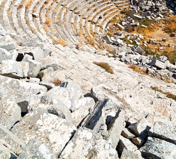 O velho templo e teatro em termessos antalya peru céu asiático — Fotografia de Stock