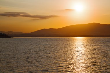 santorini hill Yunanistan günbatımı içinde ve  