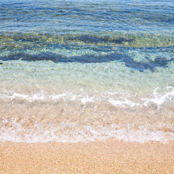 Tij schuim en schuim in de zee van mediterrane Griekenland — Stockfoto