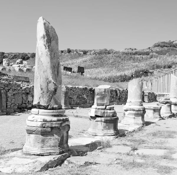 Στην Πέργη παλιά κατασκευή Ασία Τουρκία στήλη και οι Ρομά — Φωτογραφία Αρχείου