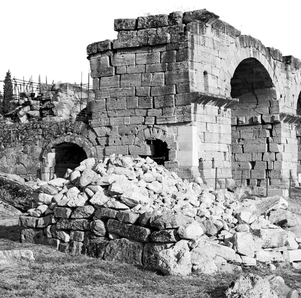 Anatolia pamukkale    old construction in asia turkey the colum — Stock Photo, Image