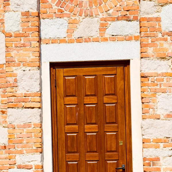 Detail in  wall door  italy land europe architecture and wood th — Stock Photo, Image