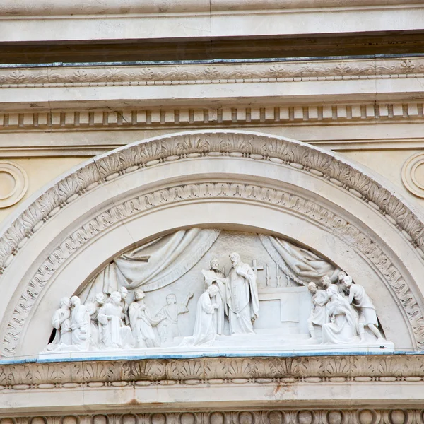 Мармур в старовинному історичному будівництві Італія Європа Мілан і сталь — стокове фото