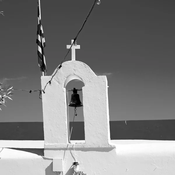 In cyclades      europe greece a cross the cloudy sky and bell — Stock Photo, Image