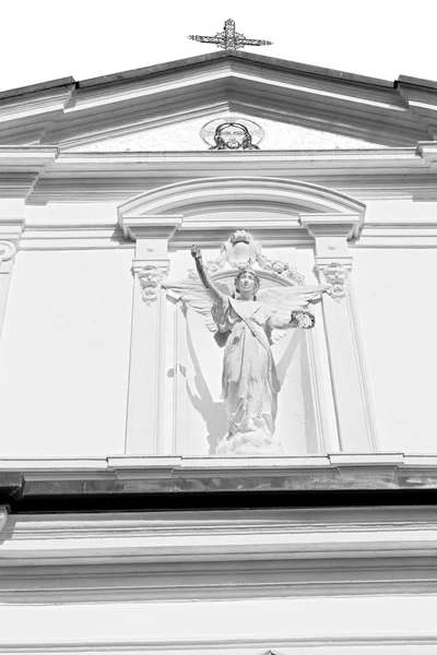 Monumento statua in vecchia costruzione storica italia europa mil — Foto Stock