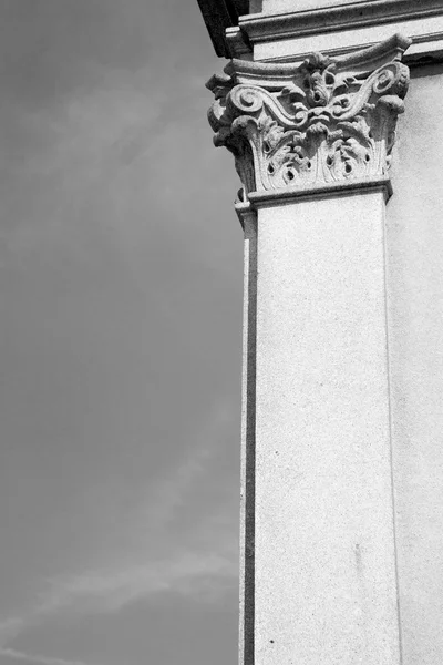 Abstrakte alte Säule im Land Europa Italien und Marmor — Stockfoto