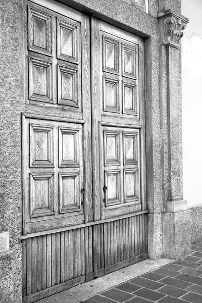 Staré dveře v Itálii země Evropské architektury a dřevo historické — Stock fotografie