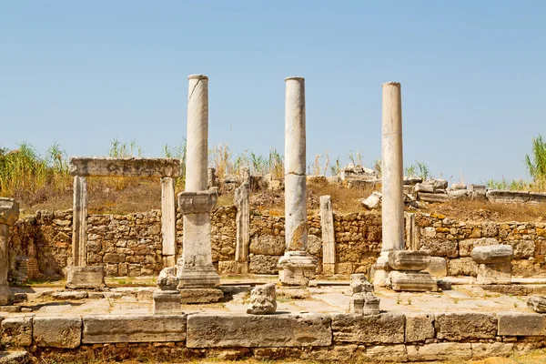 Em perge construção ásia o templo romano — Fotografia de Stock