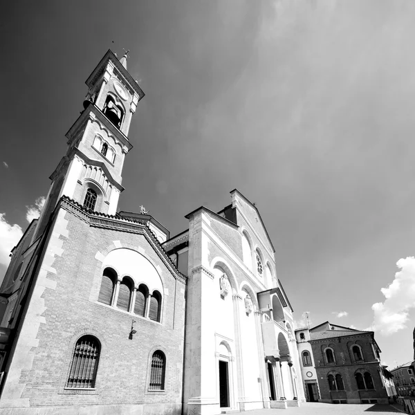 Außen alte architektur in italien europa milan religion — Stockfoto