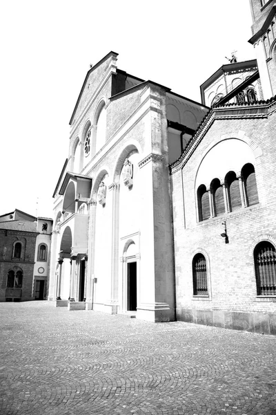 Culture old architecture in italy europe milan religion       a — Stock Photo, Image