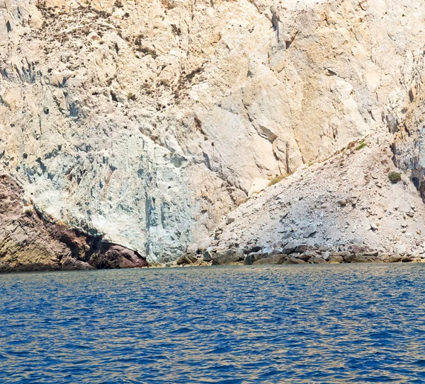 Dal mare e dal cielo in barca nel Mar Mediterraneo santorini Grecia — Foto Stock