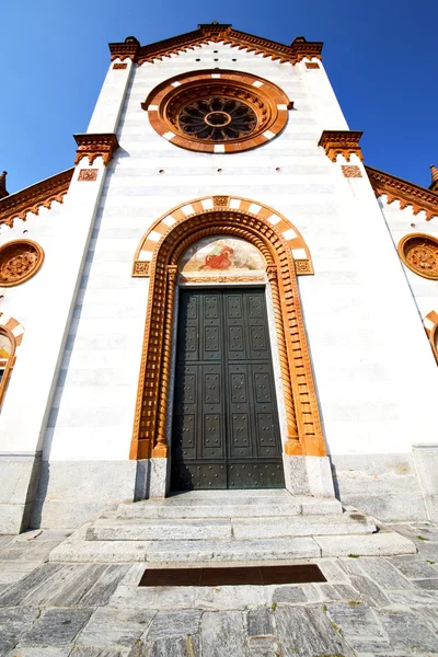 メルカッロ古い閉じレンガ塔歩道の教会 — ストック写真