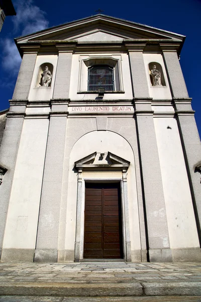 Église dans sumirago vieille tour de brique fermée trottoir italie — Photo