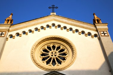 Gül pencere İtalya lombardy gorla içinde   