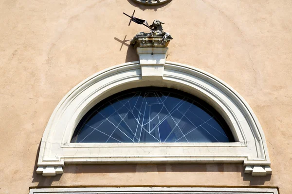 Rose window  italy  lombardy     in  the jerago  old   church — Stock Photo, Image