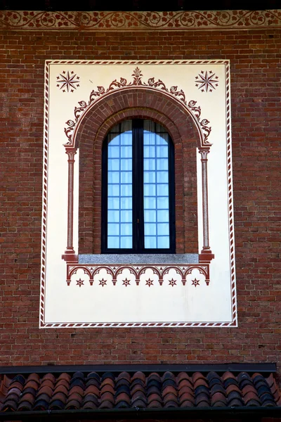 Rose fenêtre lombardie dans la castellanza vieux — Photo