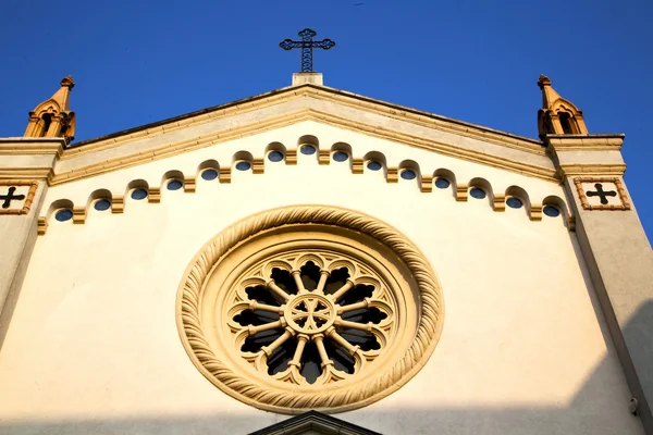 Rose window  italy  lombardy     in  the gorla — Stock Photo, Image