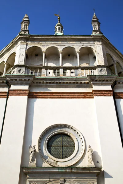 Busto arsizio eski ch gül pencere İtalya lombardy — Stok fotoğraf