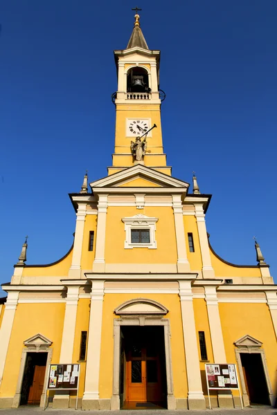 Nella cislago primo vecchia chiesa chiusa torre di mattoni — Foto Stock