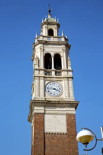 De oude abstract busto arsizio in Italië de muur en — Stockfoto