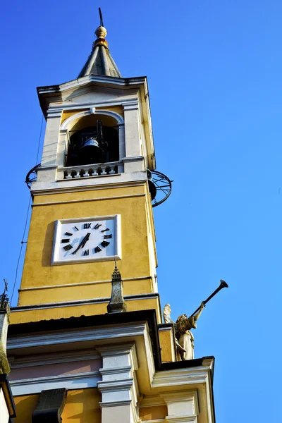 In cislago alten abstrakten italien die wand und sonnig — Stockfoto