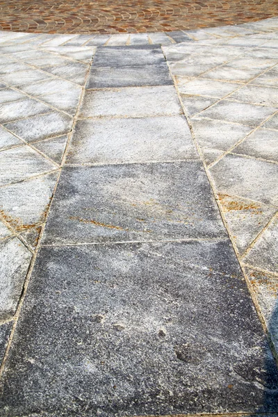 Ladrillo en casorate sempione pavimento de un curch n mármol —  Fotos de Stock