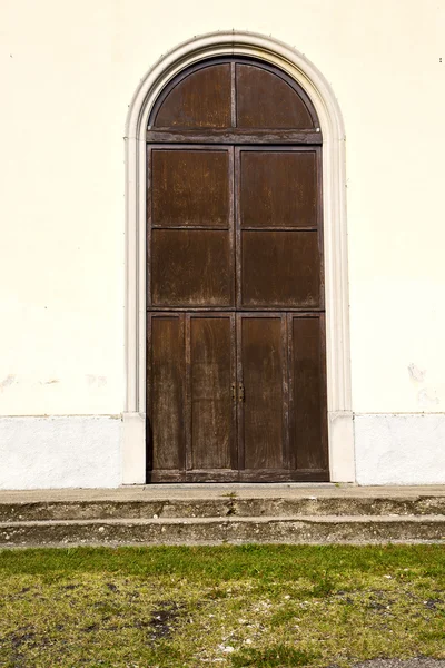 Dveře Itálie Lombardie v trávě staré církevní milano — Stock fotografie