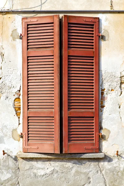 Red window  varano  venetian blind in the concrete  brick — Stock Photo, Image