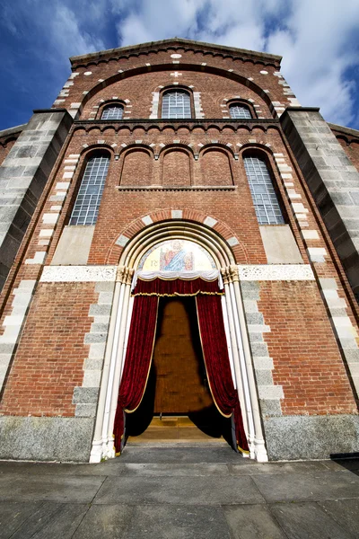 Kostel v legnano staré věže chodníku Itálie Lombardie — Stock fotografie