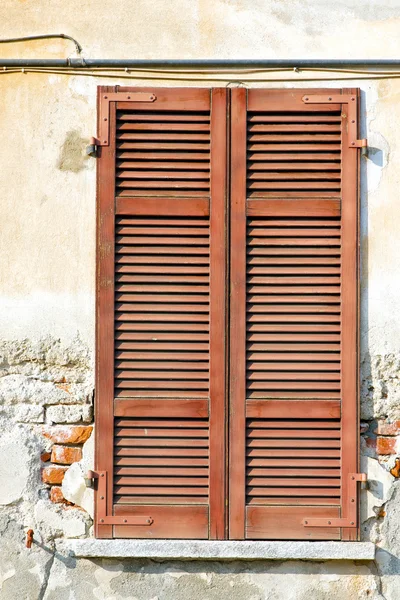 Red window  varano  i palaces italy      sunny day     venetian — Stock Photo, Image