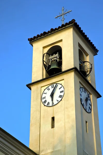 Solbiate olona e torre da igreja sino dia ensolarado — Fotografia de Stock