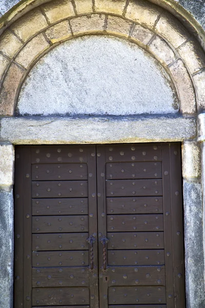 Italy  lombardy     in  the arsago seprio        closed brick t — Stock Photo, Image