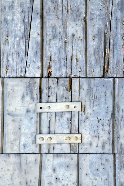 Santo antonino abstracto en una puerta rizo madera cerrada lombardía — Foto de Stock