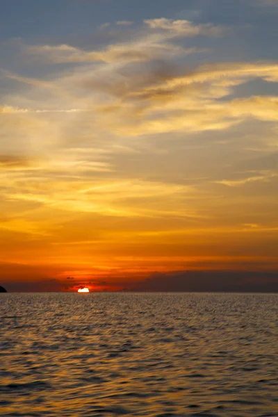 Sunrise boat sea thThailand kho tao bay e south china sea — стоковое фото