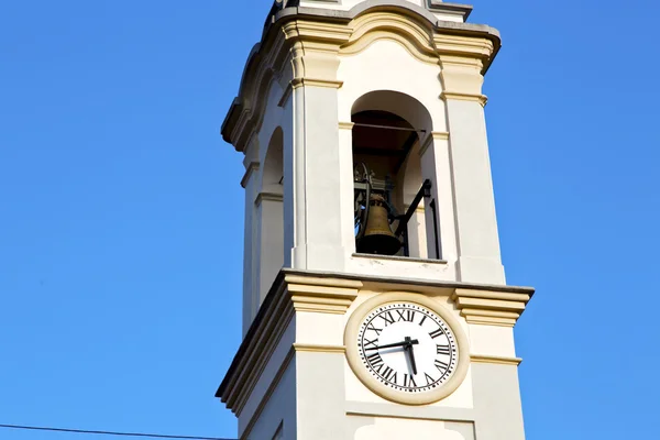 In gorla vecchio ll e chiesa giornata di sole — Foto Stock