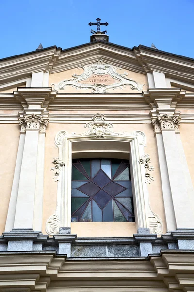 Rose window  italy  lombardy     in  the somma lombardo old   ch — Stock Photo, Image