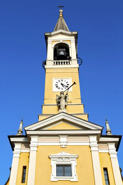 In cislago vecchio astratto il muro e la chiesa campanile su — Foto Stock