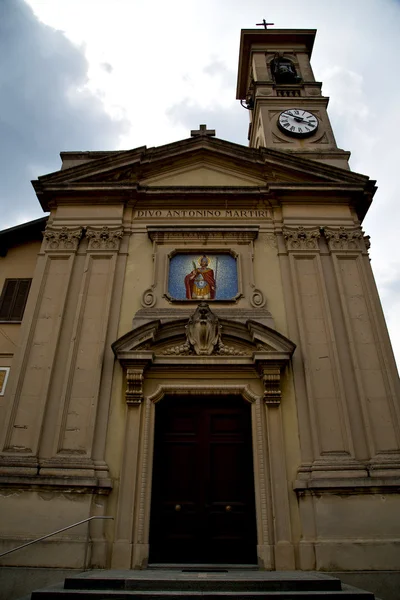 Italia lombardía en el caiello viejo iglesia paso wa —  Fotos de Stock