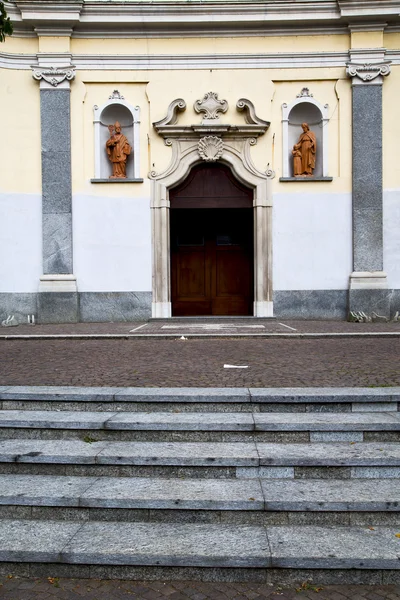 Itália lombardia na igreja vanzaghello tijolo fechado para — Fotografia de Stock