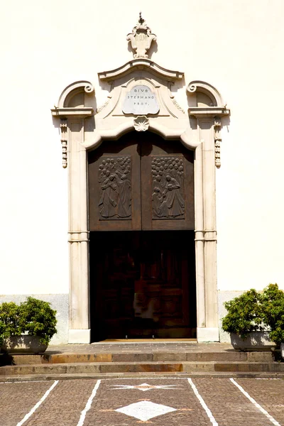 Włochy Lombardia w tradate wieża krok ściana — Zdjęcie stockowe