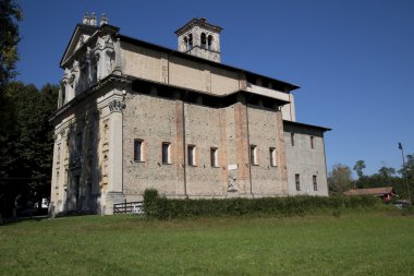 somma lombardo eski kilise kapalı tuğla çimen