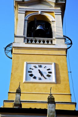   Cislago eski soyut İtalya duvar ve kilise kule b