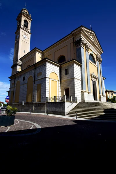 Olaszország a Lombardia a carnago régi templom zárt bric — Stock Fotó