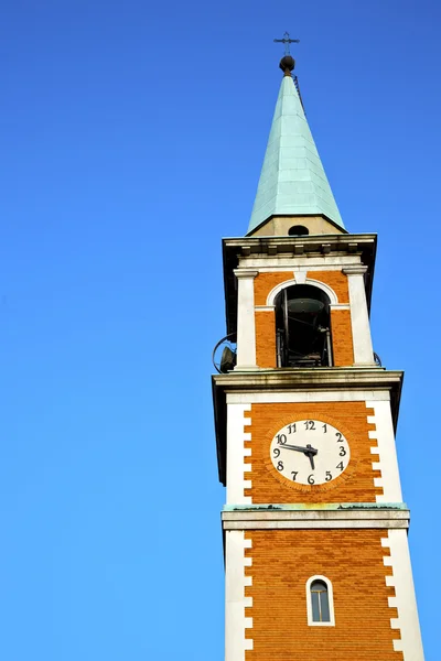 Olgiate zdi a církev slunečný den — Stock fotografie