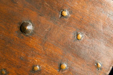  mozzate paslı pirinç kahverengi tokmağı bir N